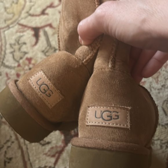 UGG BOOTS - Picture 2 of 5